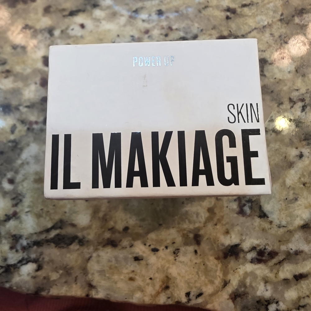 IL MAKIAGE Skin Power Up
